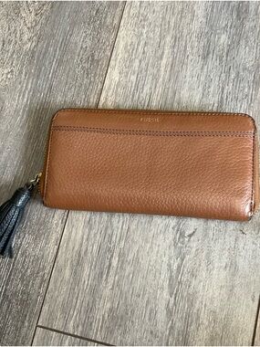 Fossil Tara Zip Around Clutch wallet